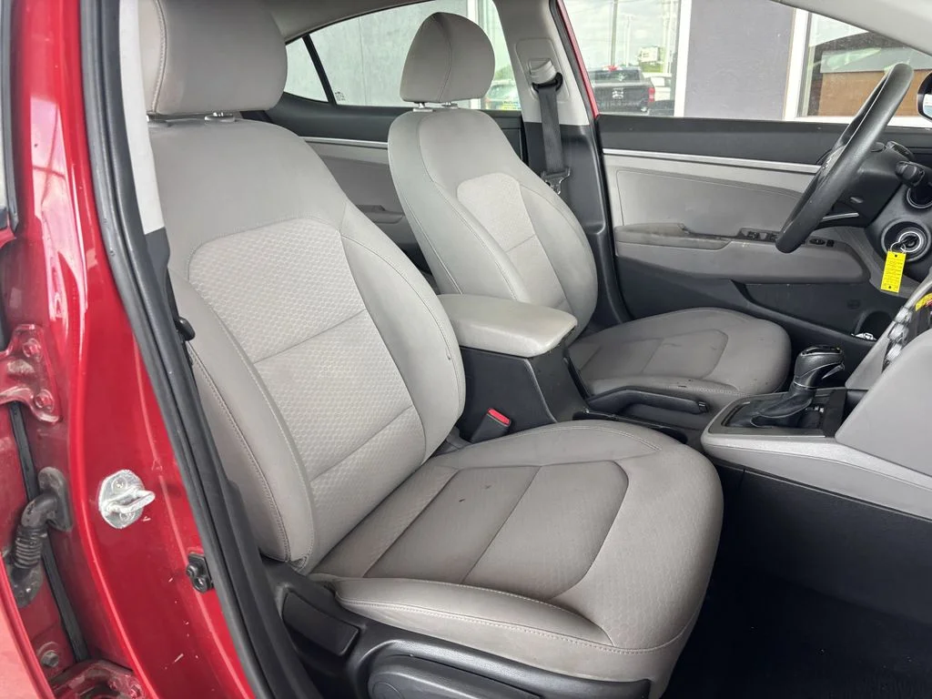 Used 2020 Red Hyundai SE image 44