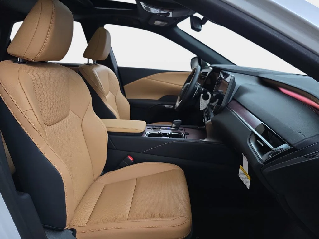 New 2026 Eminent White Pearl Lexus PREMIUM PLUS image 9