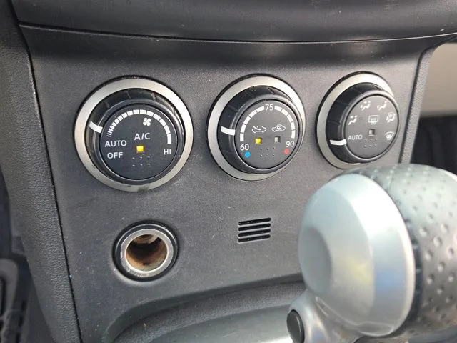 Used 2013 Blue Nissan S image 17