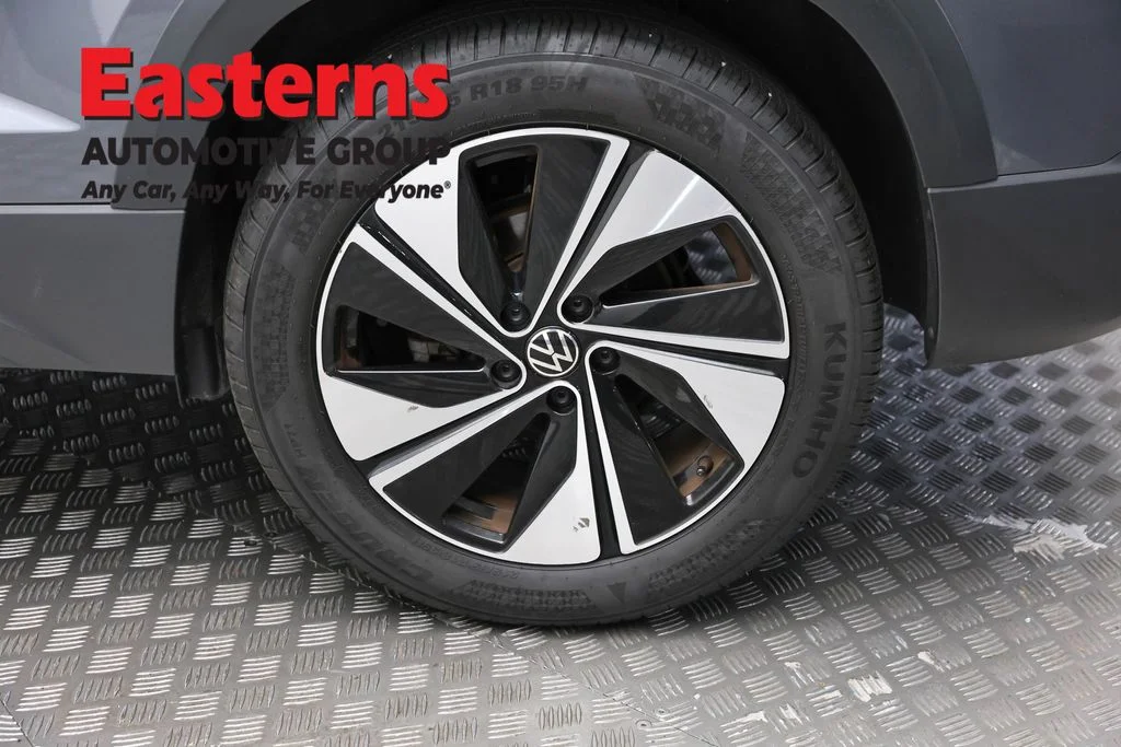 Used 2025 Gray Volkswagen 1.5T SE image 8