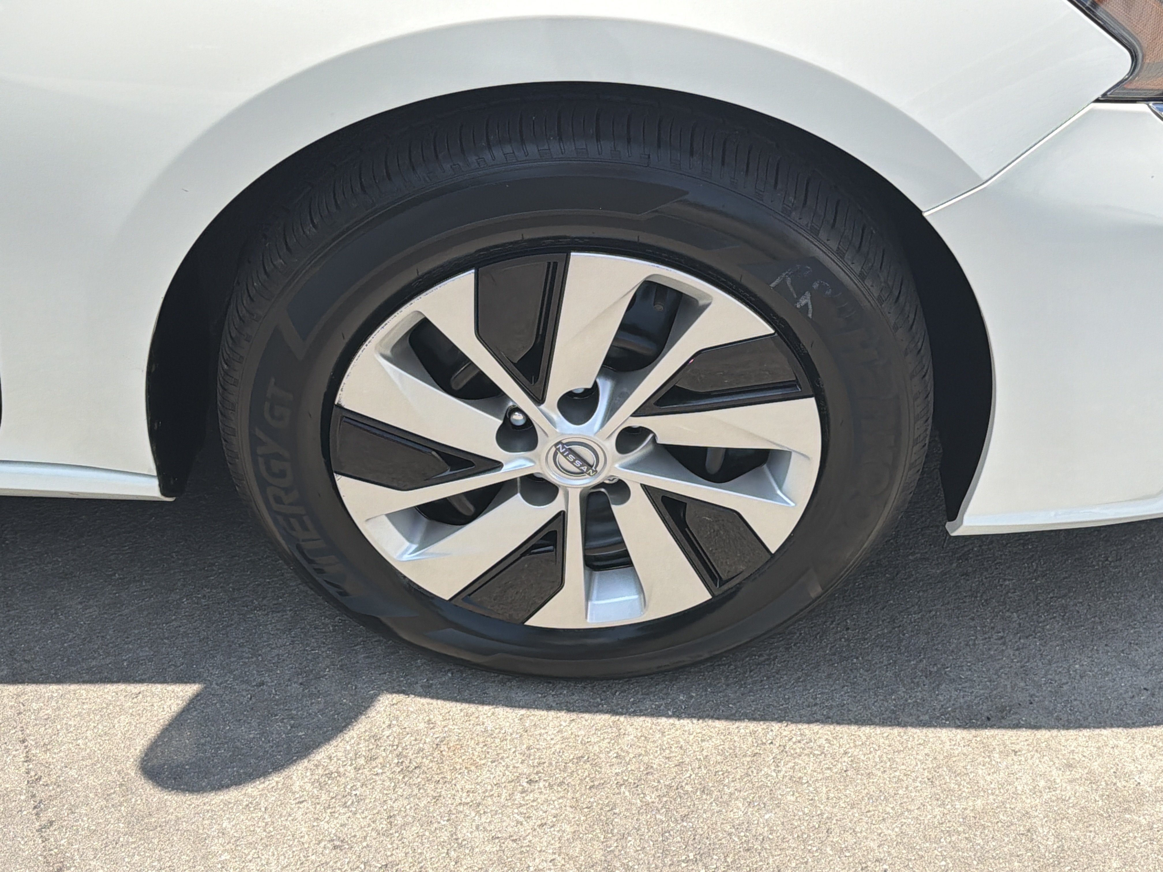 Certified Used 2025 Glacier White Nissan S image 13