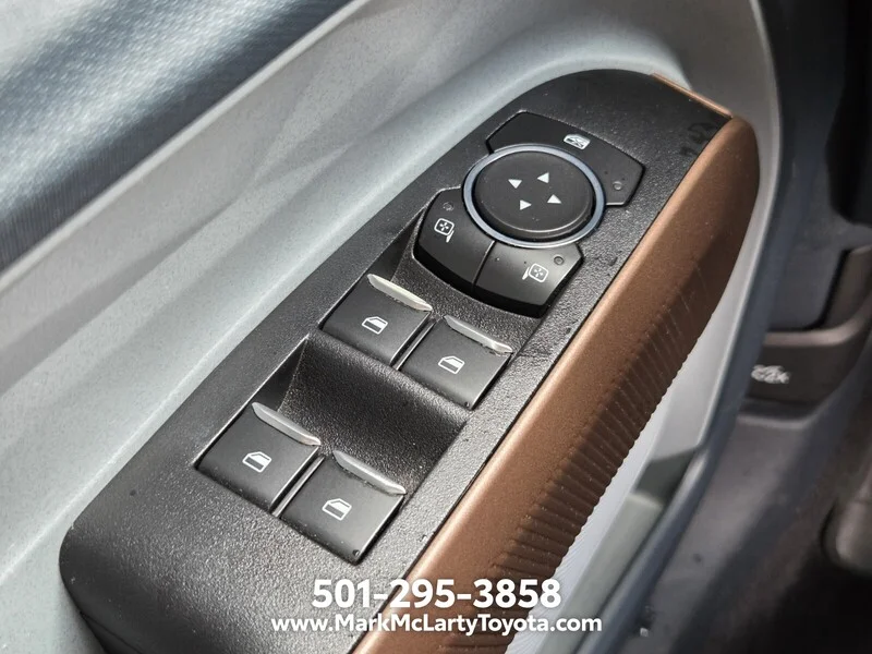Used 2022 Orange FORD LARIAT FWD SUPERCREW image 25
