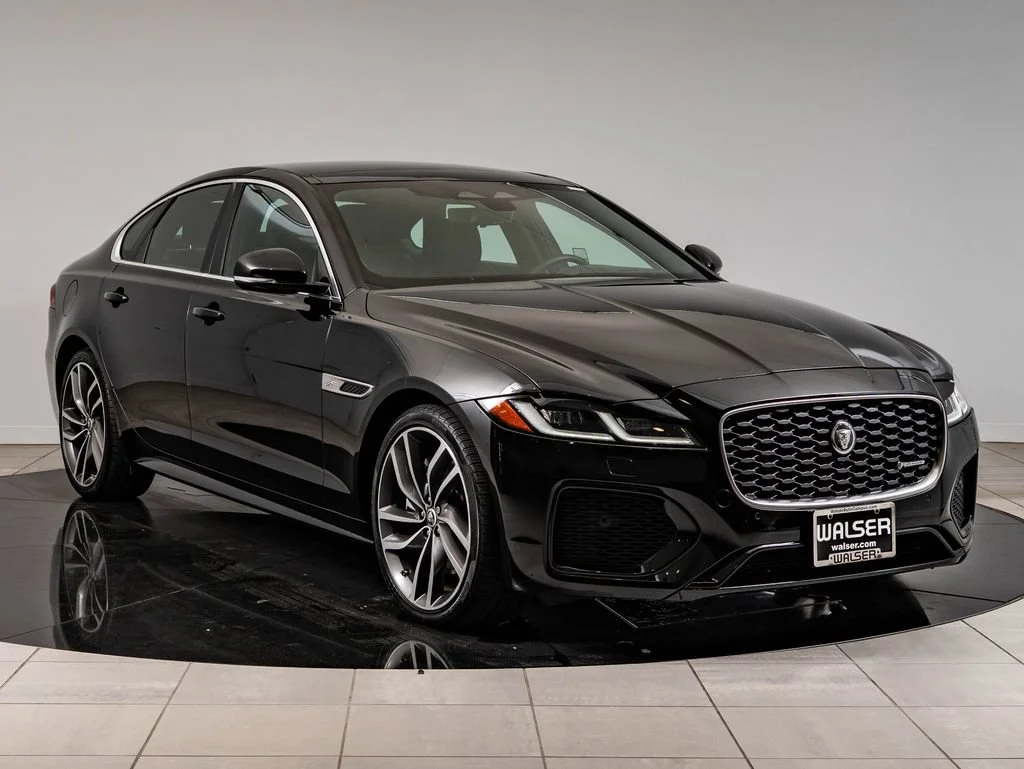 Used 2024 Santorini Black Metallic Jaguar R-Dynamic SE image 12