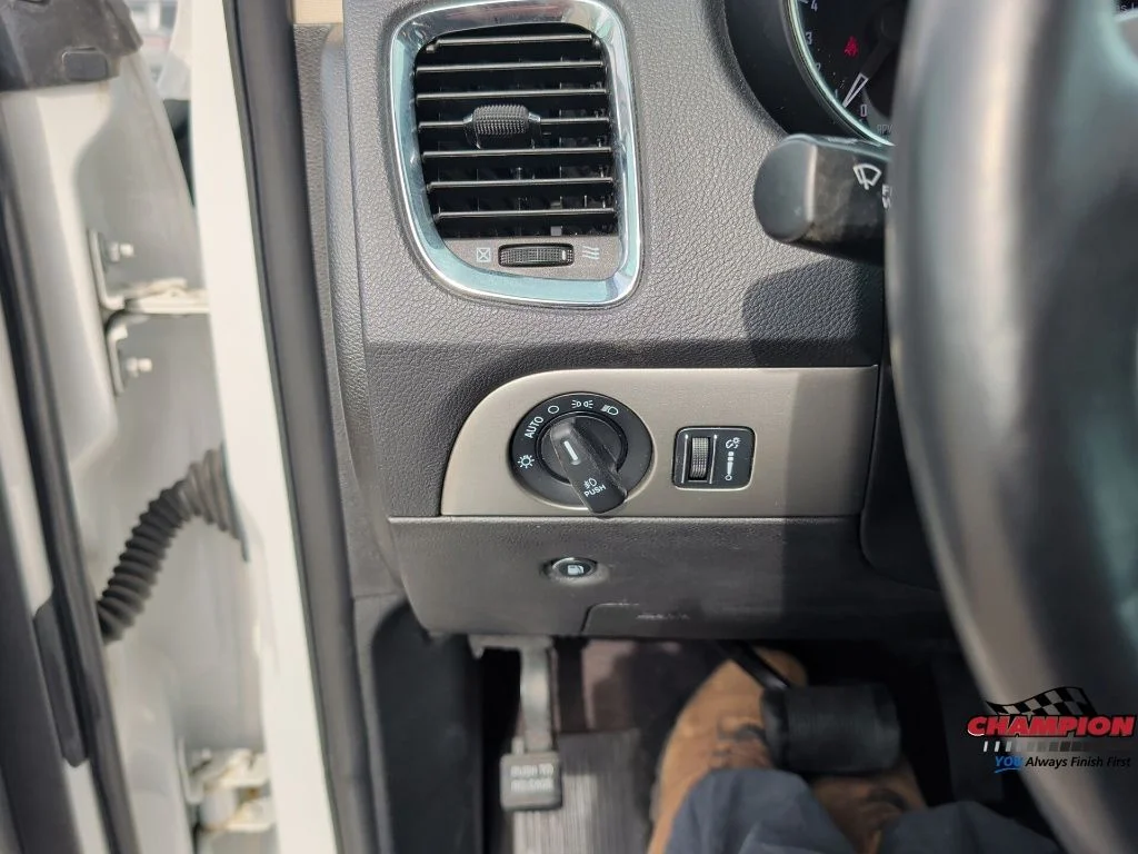 Used 2017 White Dodge SXT image 27