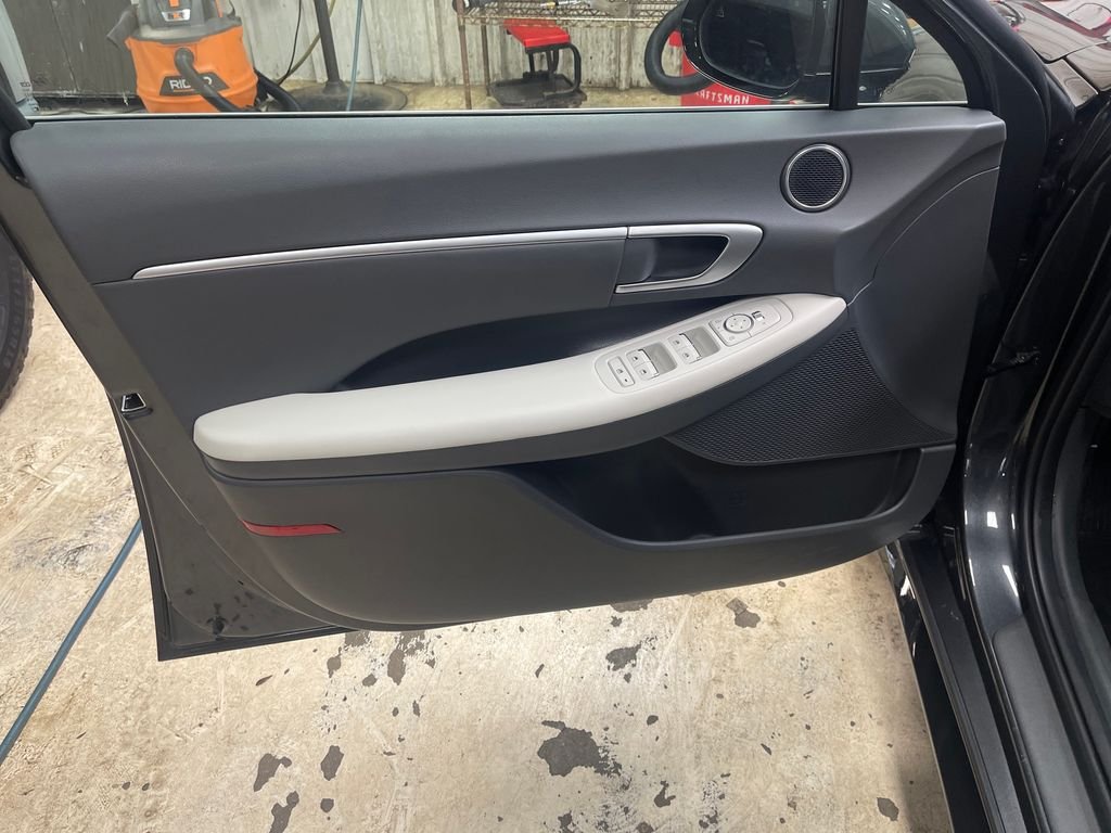 Used 2024 Gray Hyundai SEL image 15