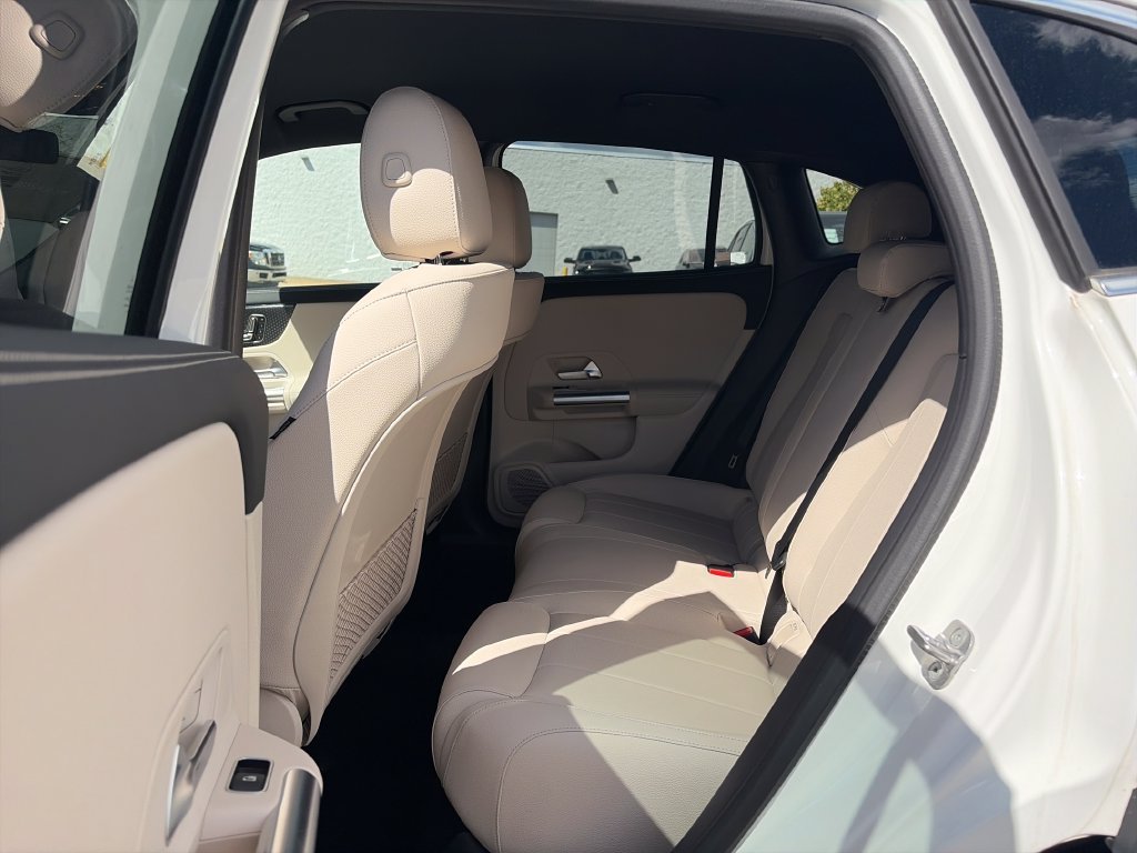 New 2026 Polar White Mercedes-Benz GLA 250 image 23
