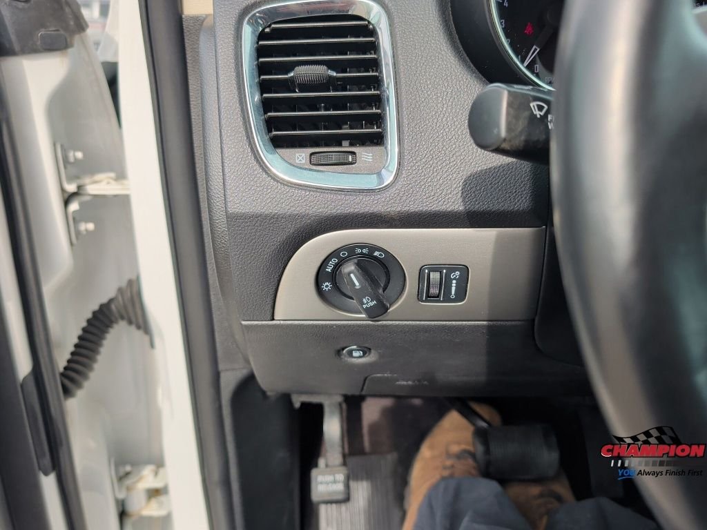 Used 2017 White Dodge SXT image 27