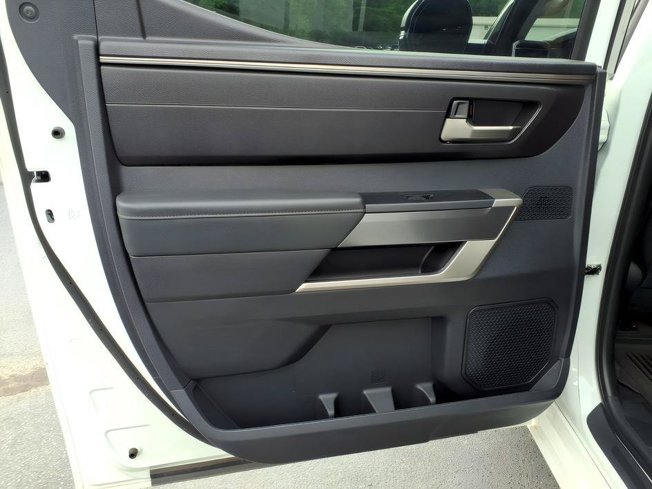 Used 2023 Ice Cap Toyota SR5 image 14