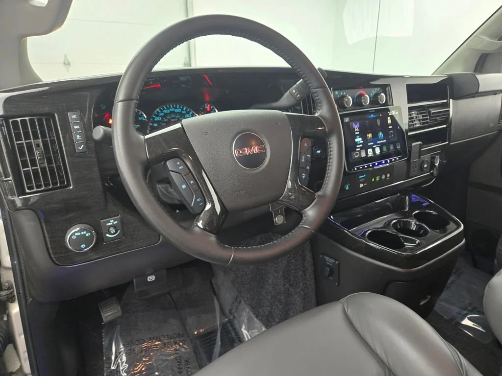 2023 GMC Savana Cargo Work Van - Photo 18