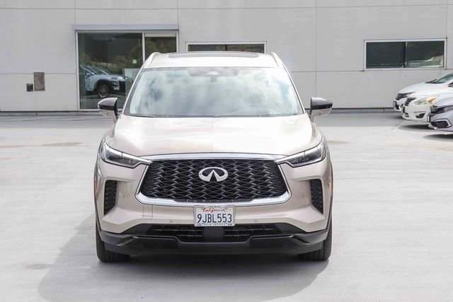 Used 2023 Silver INFINITI LUXE image 2