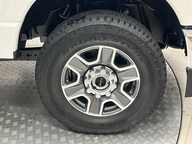 New 2026 Star White Metallic Tri-Coat Ford Lariat image 21