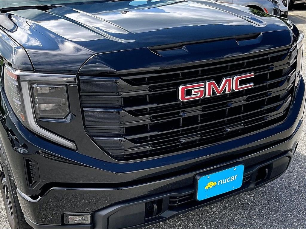 Used 2025 Black GMC Elevation image 31