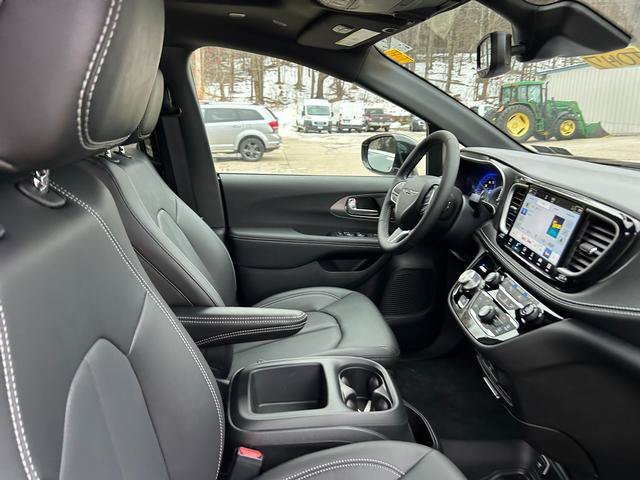 2026 Chrysler Pacifica Select - Photo 23
