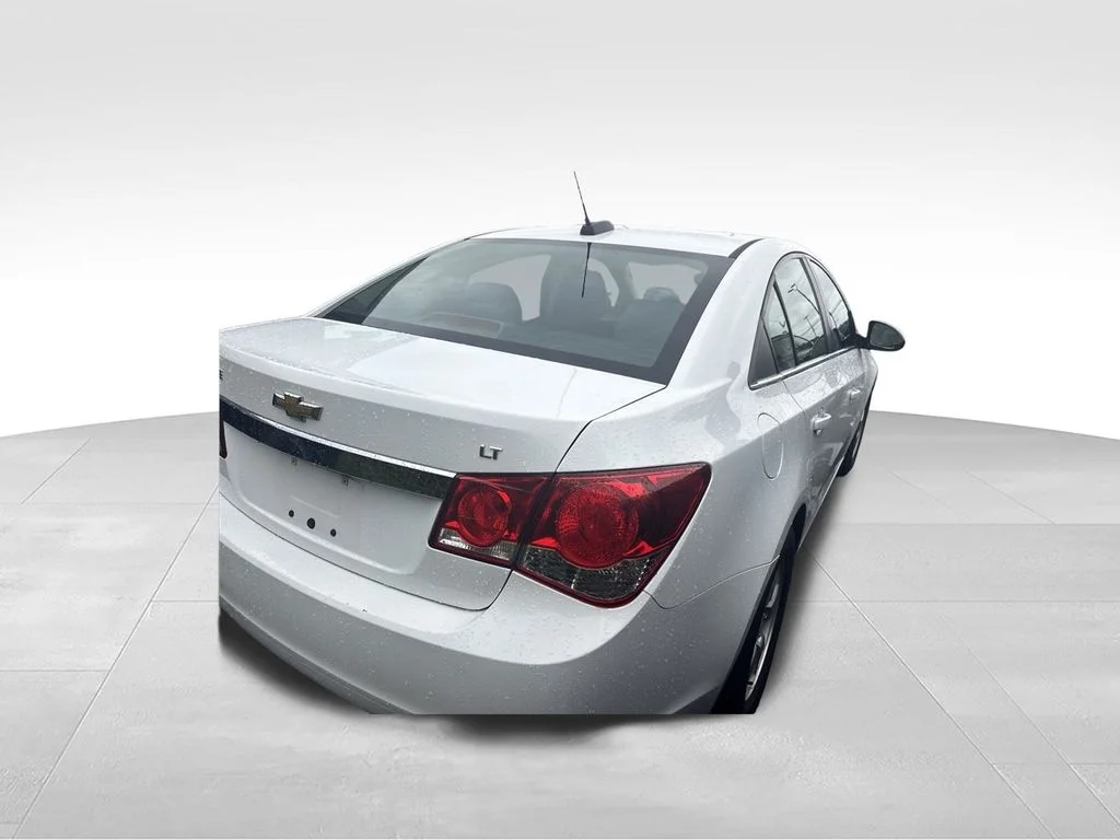 Used 2015 White Chevrolet 1LT image 3
