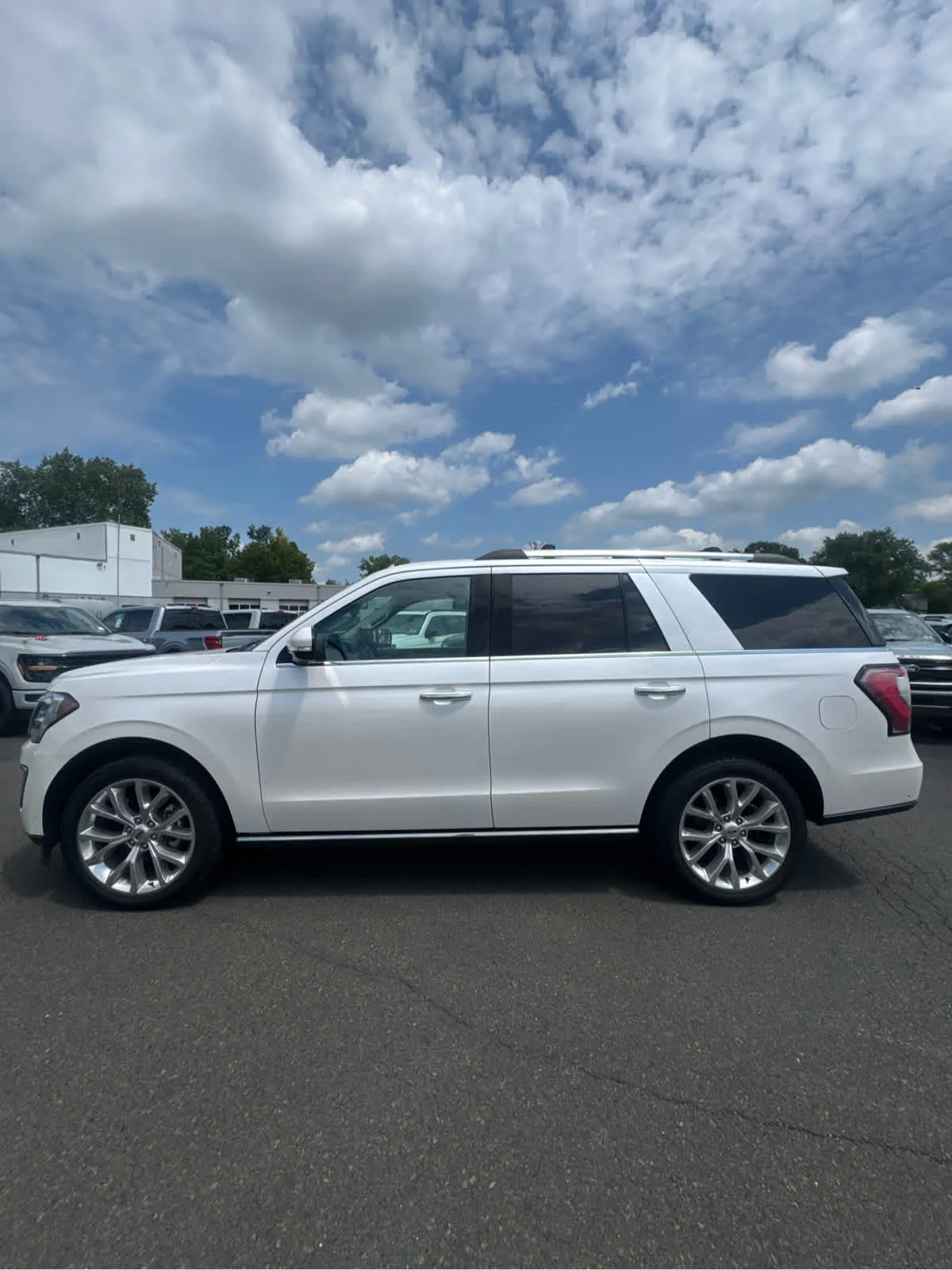 Used 2019 White Platinum Metallic Tri-Coat Ford Limited image 2