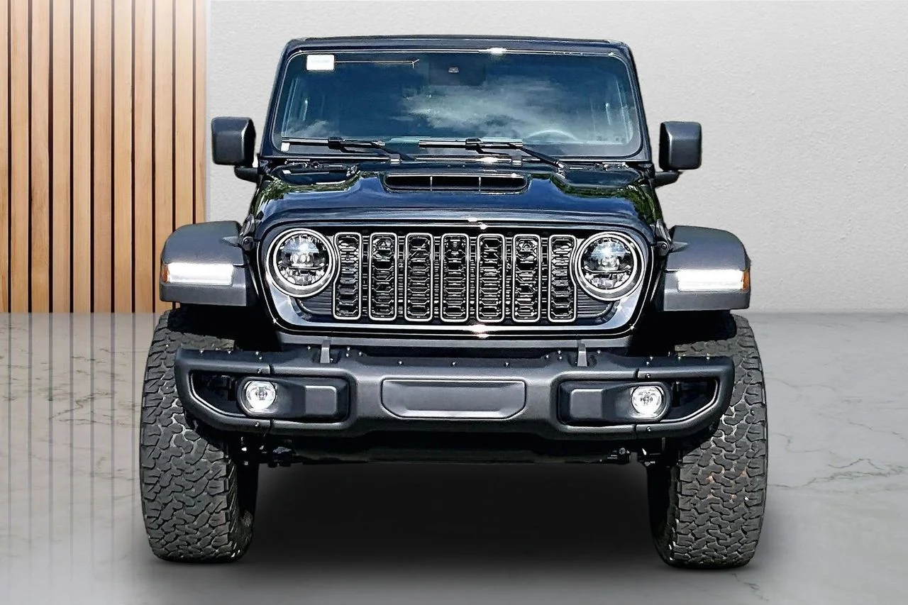 New 2026 Black Clear-Coat Exterior Paint Jeep Moab 392 image 3