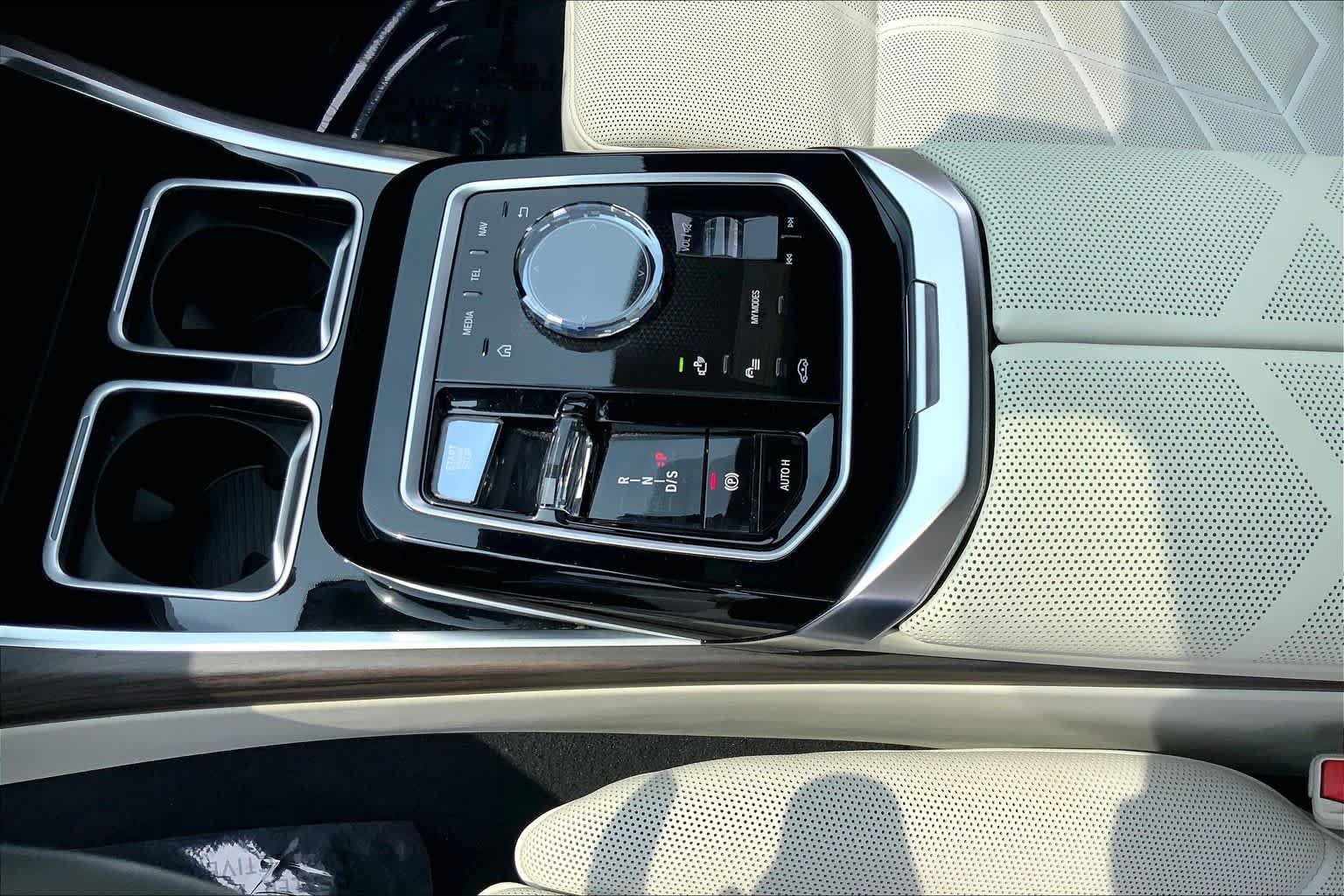 Certified Used 2023 Dravit Grey Metallic BMW 760i xDrive image 16