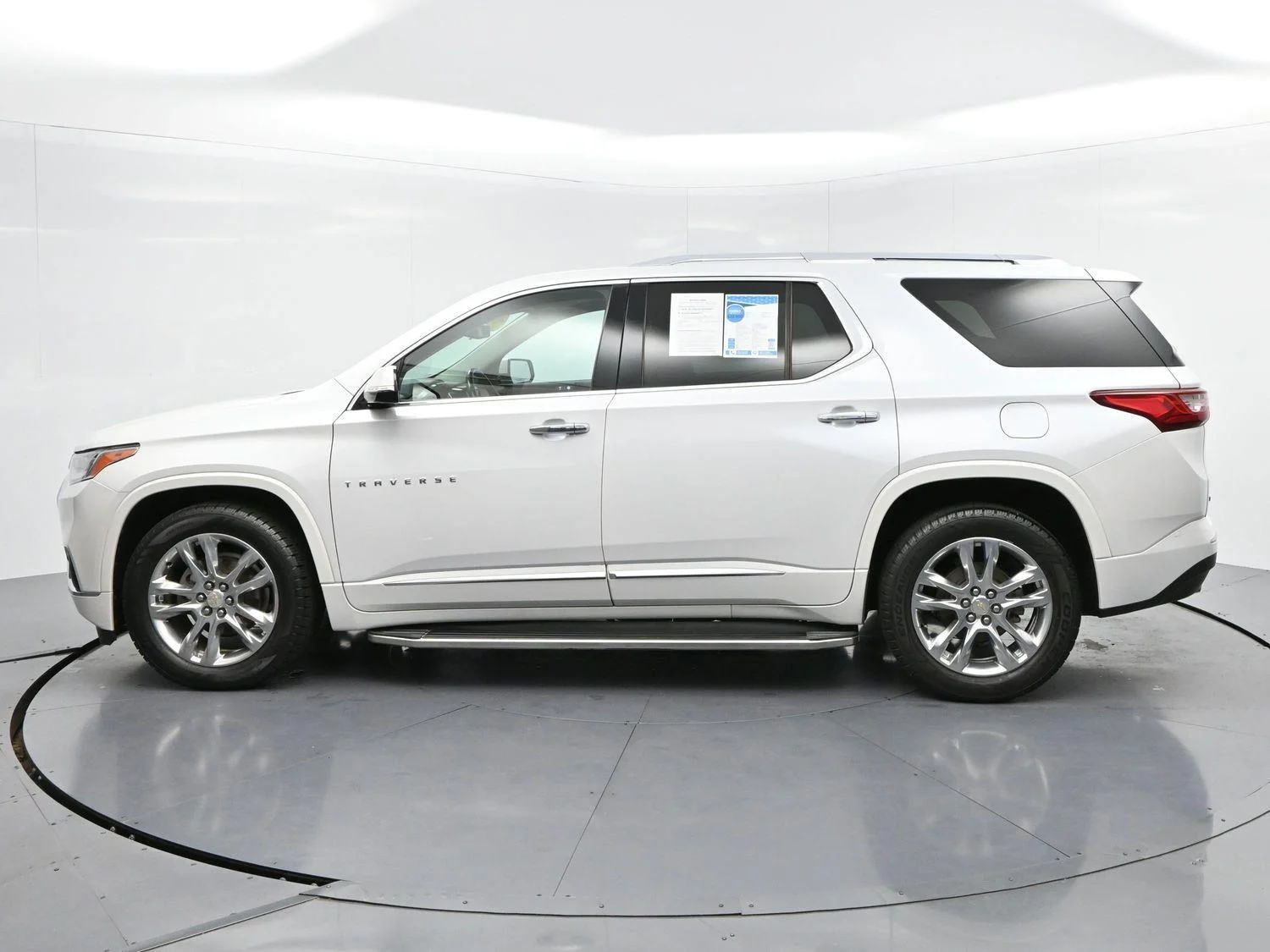 Used 2019 IRIDESCENT PEARL TRICOAT Chevrolet High Country image 4