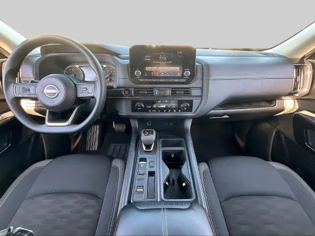 Used 2025 Silver Nissan S image 9