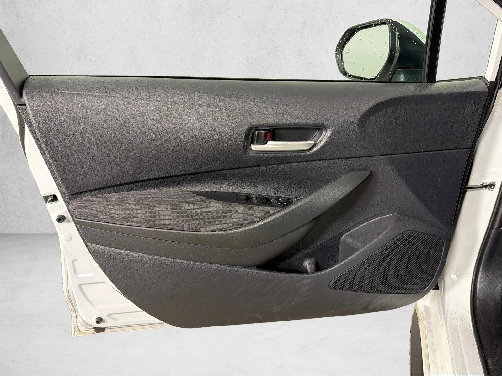 Used 2026  Toyota SE image 10