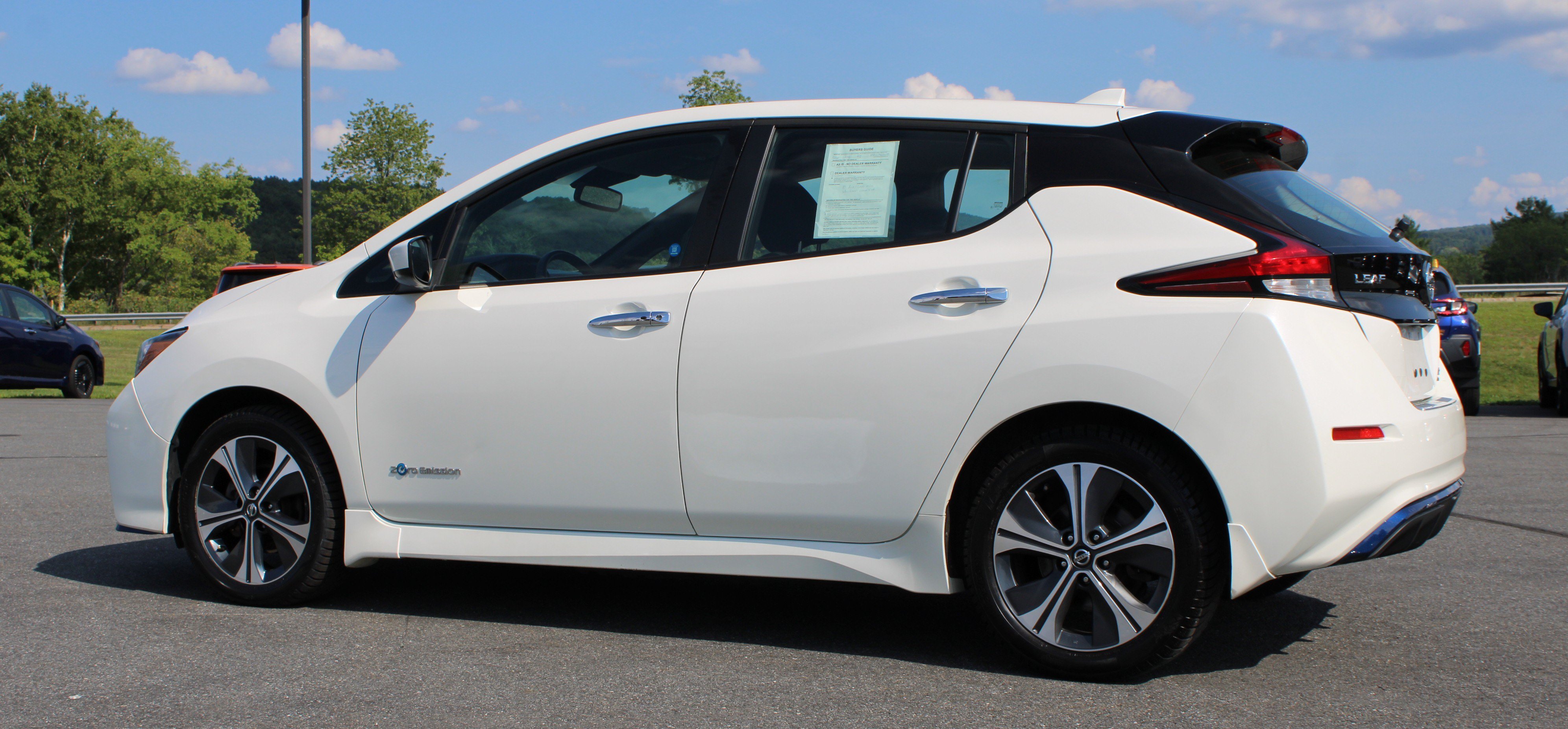 Used 2019 Pearl White Tricoat Nissan SV PLUS image 11