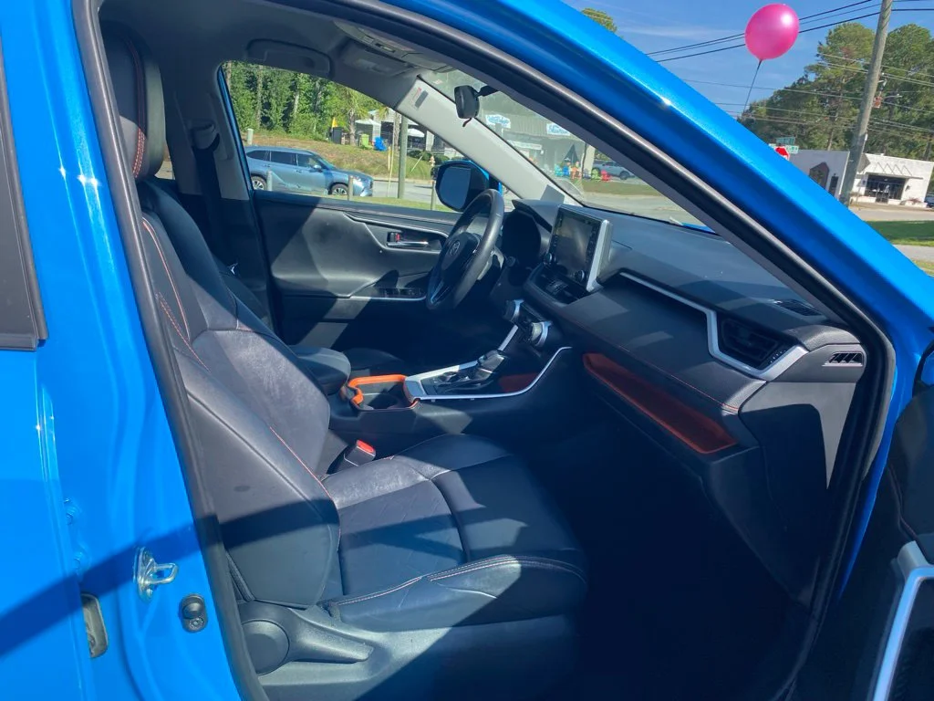 Used 2020 Blue Toyota Adventure image 18