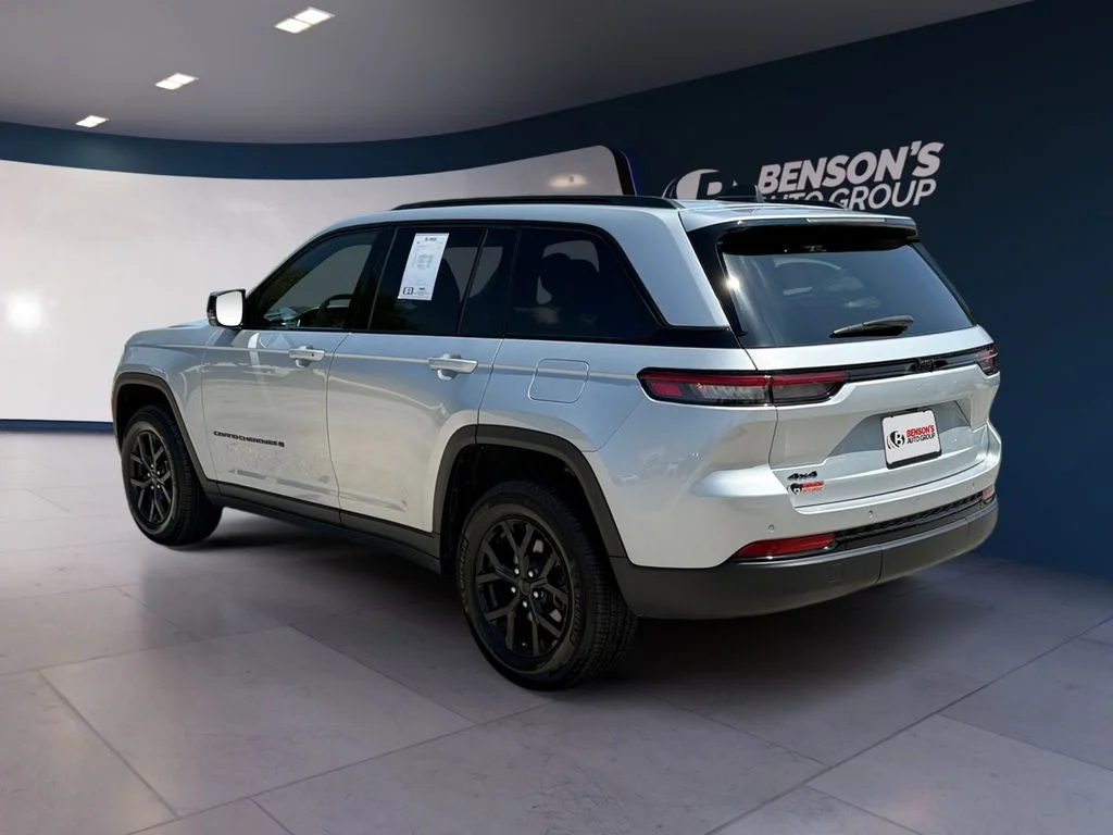 Used 2025 Silver Jeep Altitude image 3
