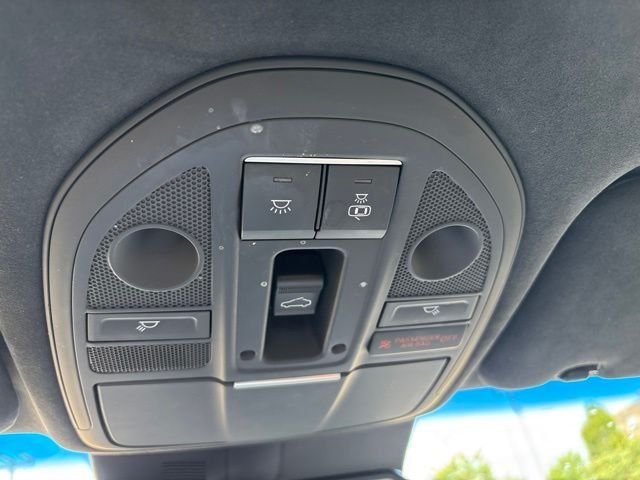 Used 2023 Capri Blue Genesis 3.3T image 18
