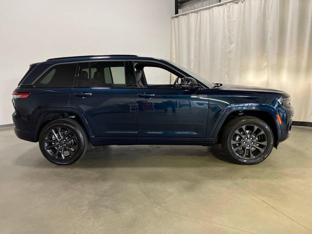 New 2026 Fathom Blue Pearl-Coat Exterior Paint Jeep Limited Reserve image 29