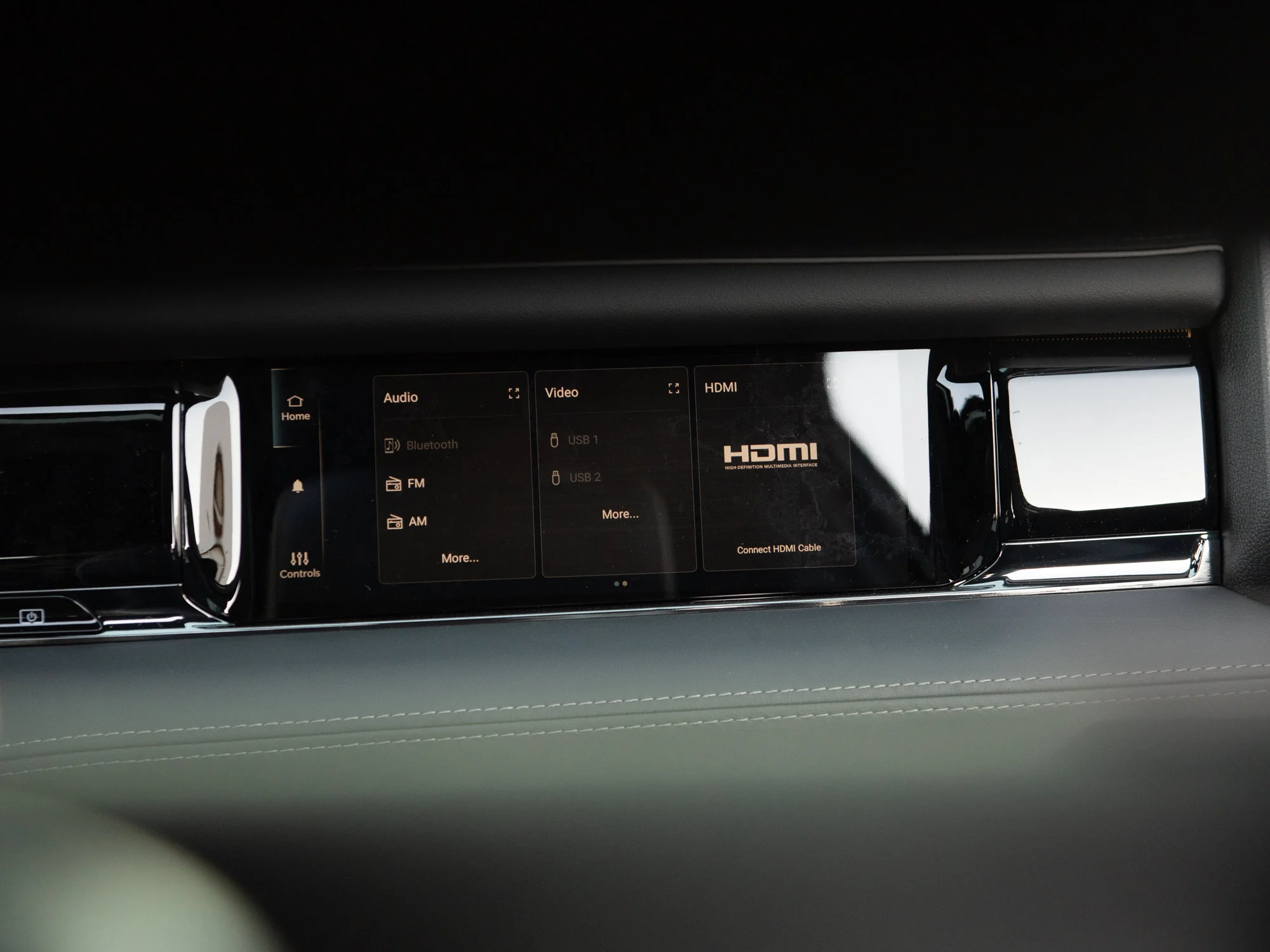 New 2027 White RAM Limited Night* Mega Cab 4x4, Sunroof, Passenger Screen, Ultra Premium Leather Seats image 29