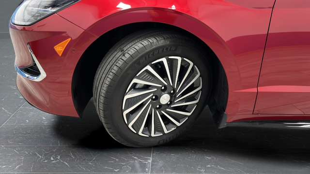 Used 2023 Ultimate Red Hyundai Limited image 35