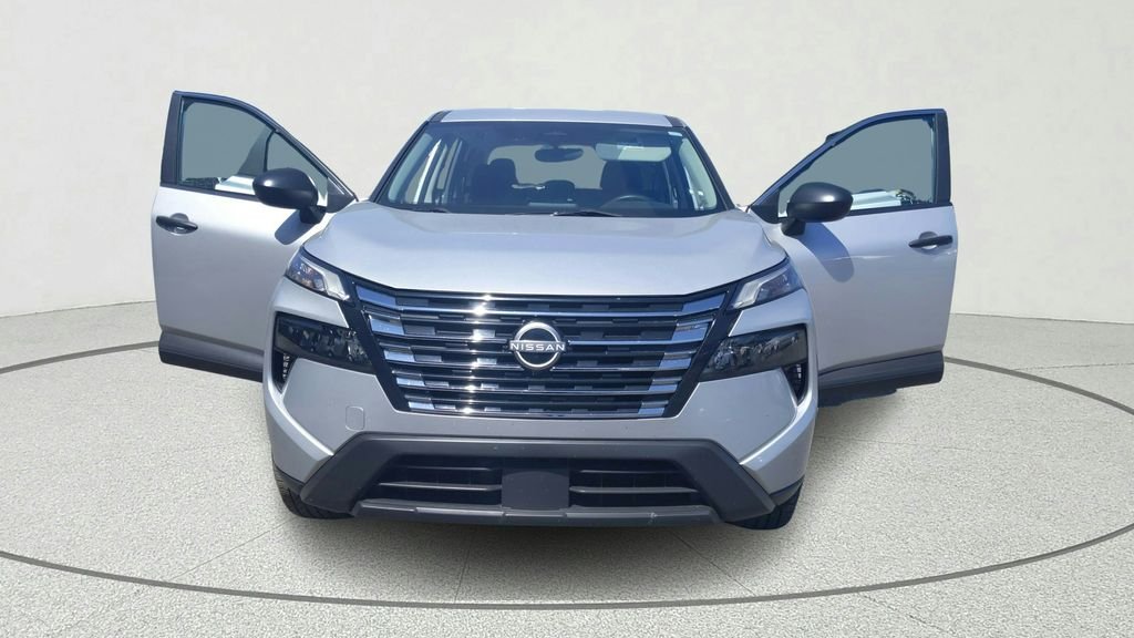 Used 2024 Silver Nissan S image 9