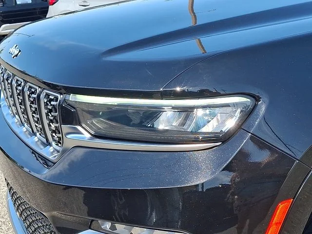 Used 2023 Diamond Black Jeep Summit image 9