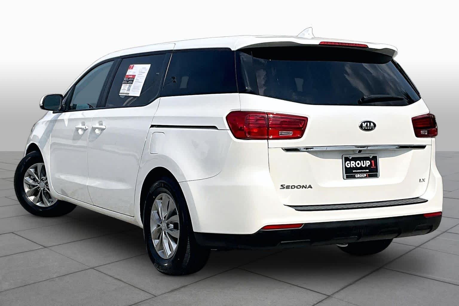 Used 2021 Snow White Pearl Kia LX image 12