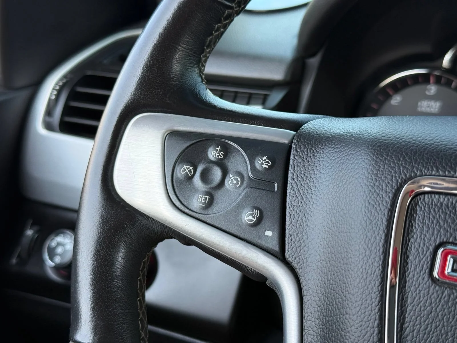 Used 2015 IRIDIUM METALLIC GMC SLT image 27