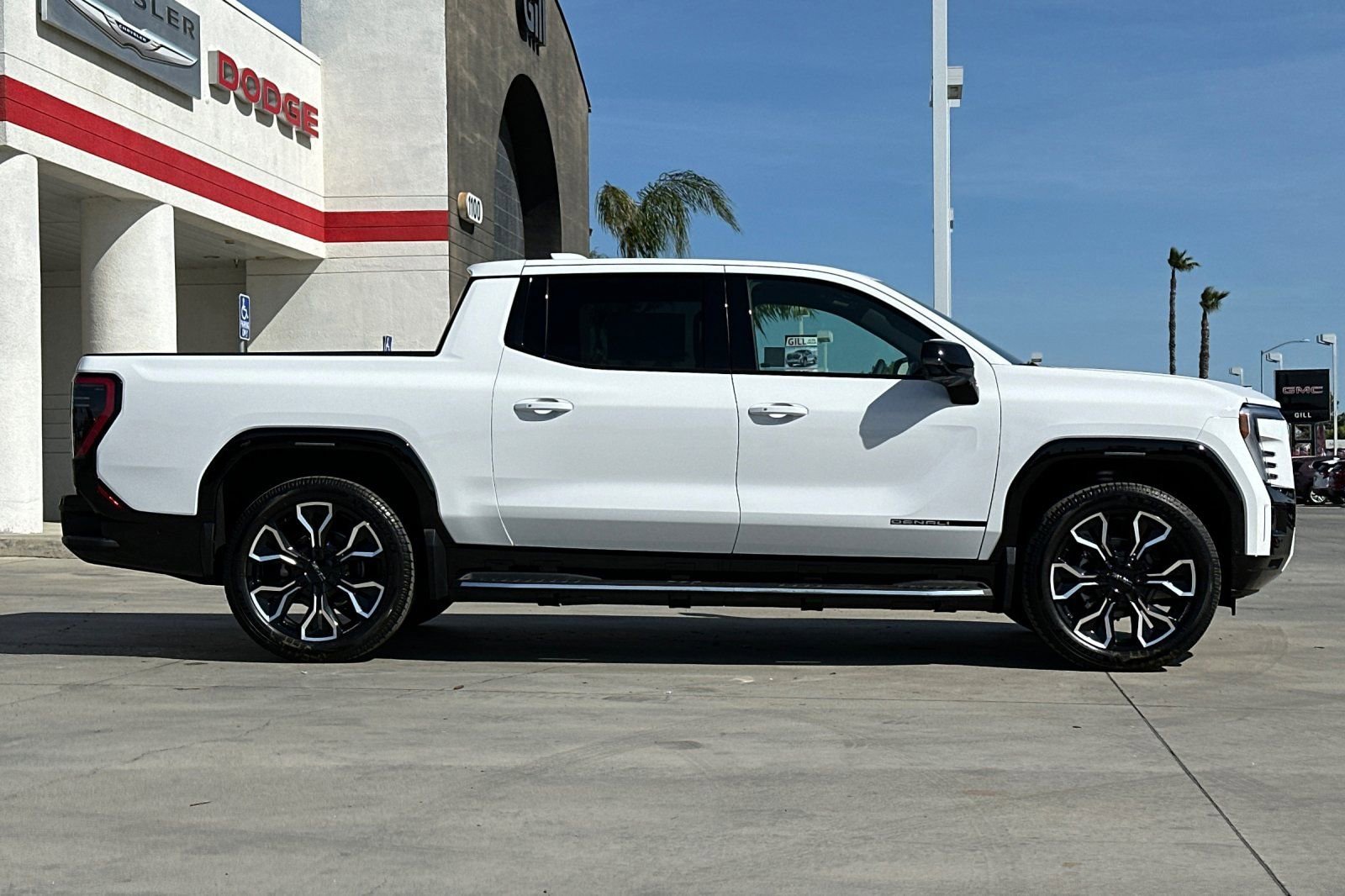2025 GMC Sierra EV Denali - Photo 8