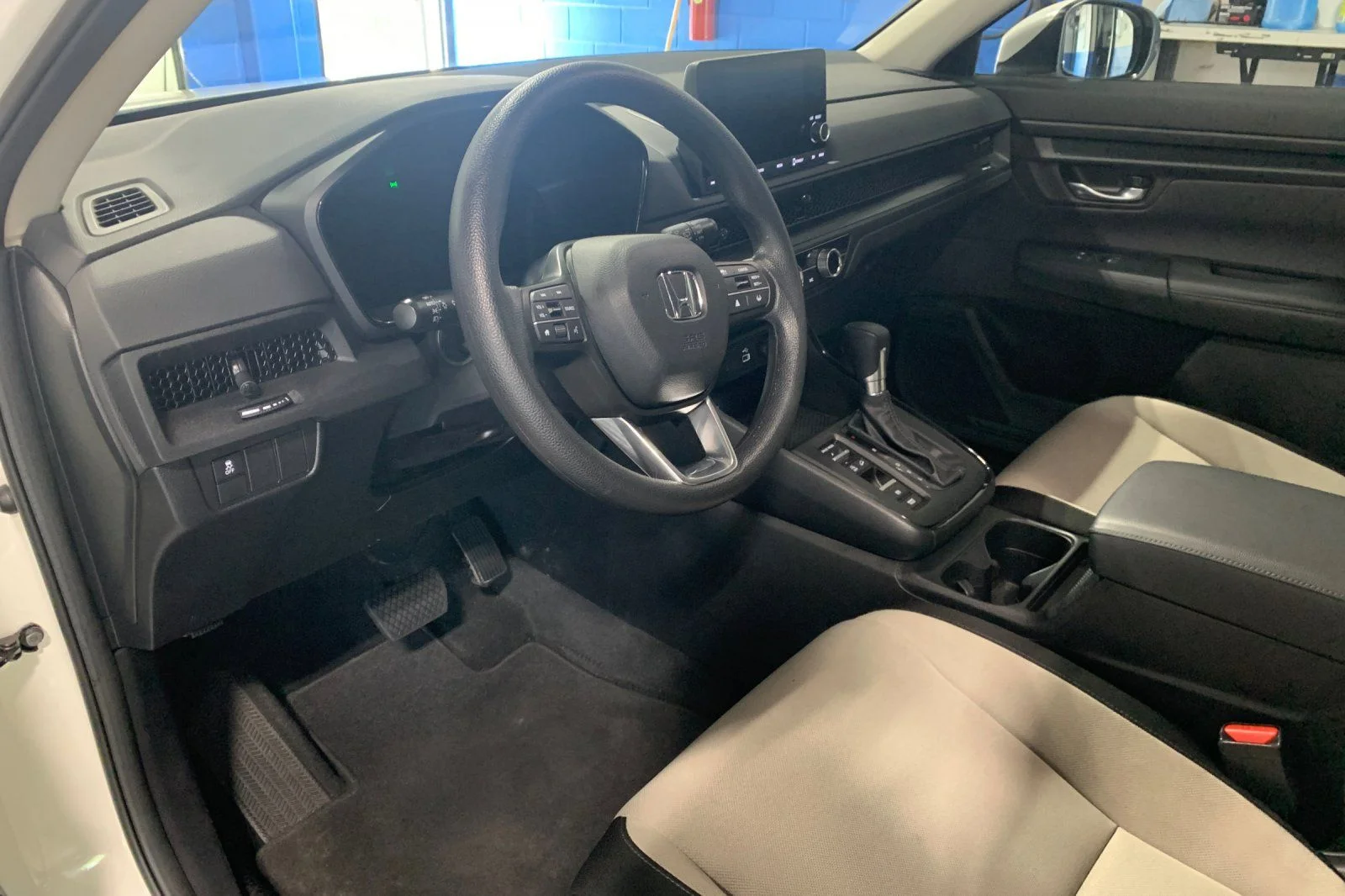 Certified Used 2023 Platinum White Pearl Honda LX image 10