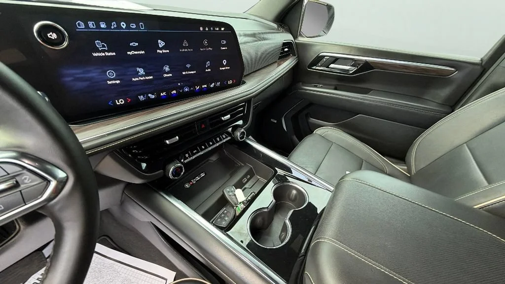 Used 2025 Dark Ash Metallic Chevrolet Premier image 19