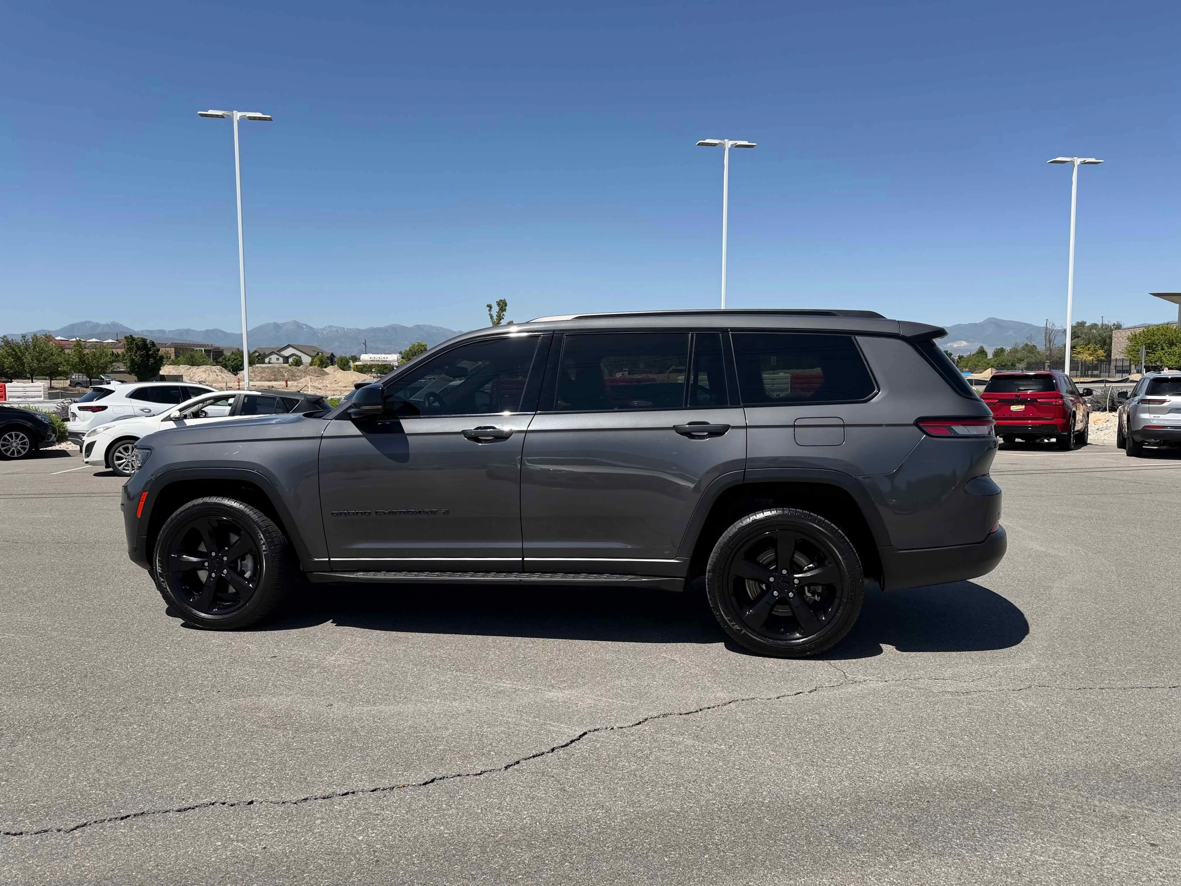 Used 2021 Baltic Gray Metallic Clearcoat Jeep Altitude image 2