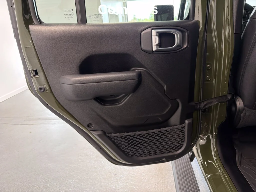 Used 2024 Green Jeep Willys image 9