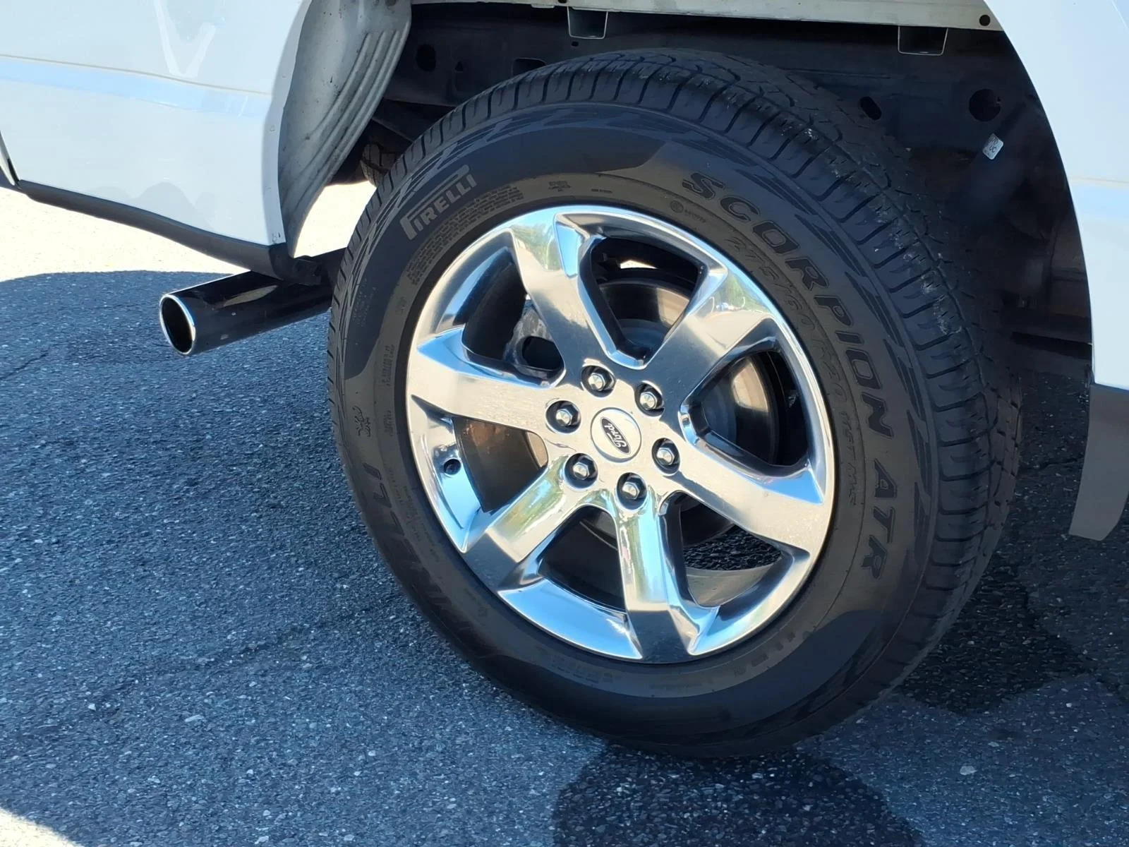 Used 2021 Star White Metallic Tri-Coat Ford LARIAT image 11