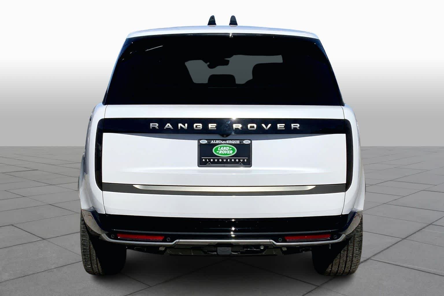New 2026 Ostuni Pearl White Land Rover SE image 4