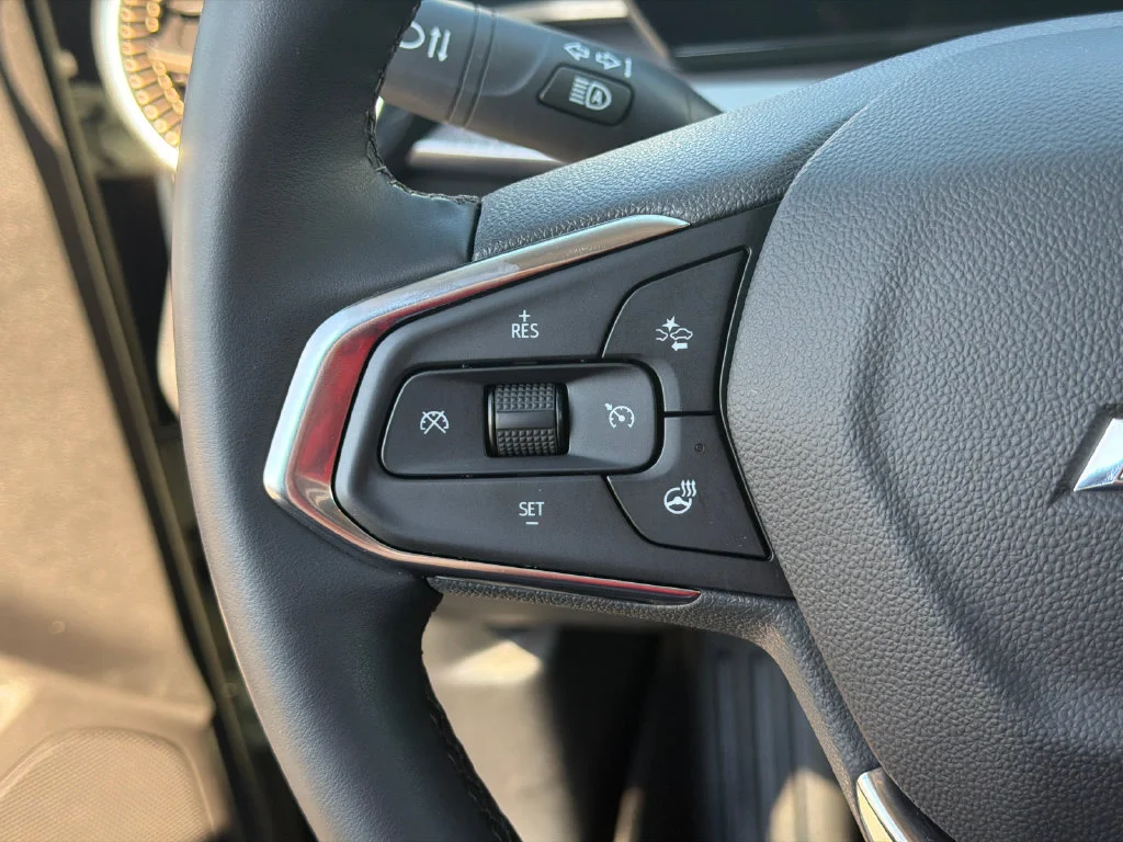 Used 2025 Green Chevrolet ACTIV image 24