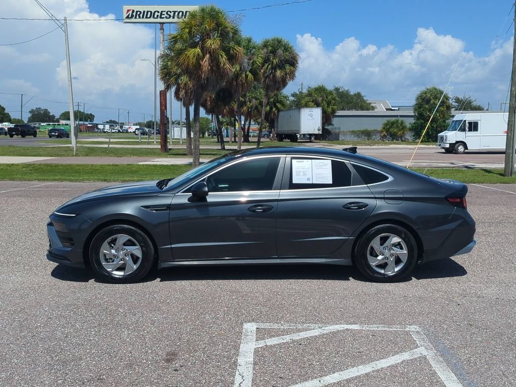 Used 2025 Gray Hyundai SE image 8