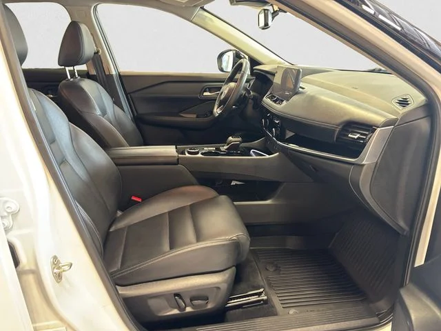 Used 2024 White Nissan SL image 16