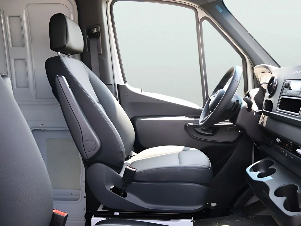New 2025 Arctic+White Mercedes-Benz Cargo 144 WB image 8