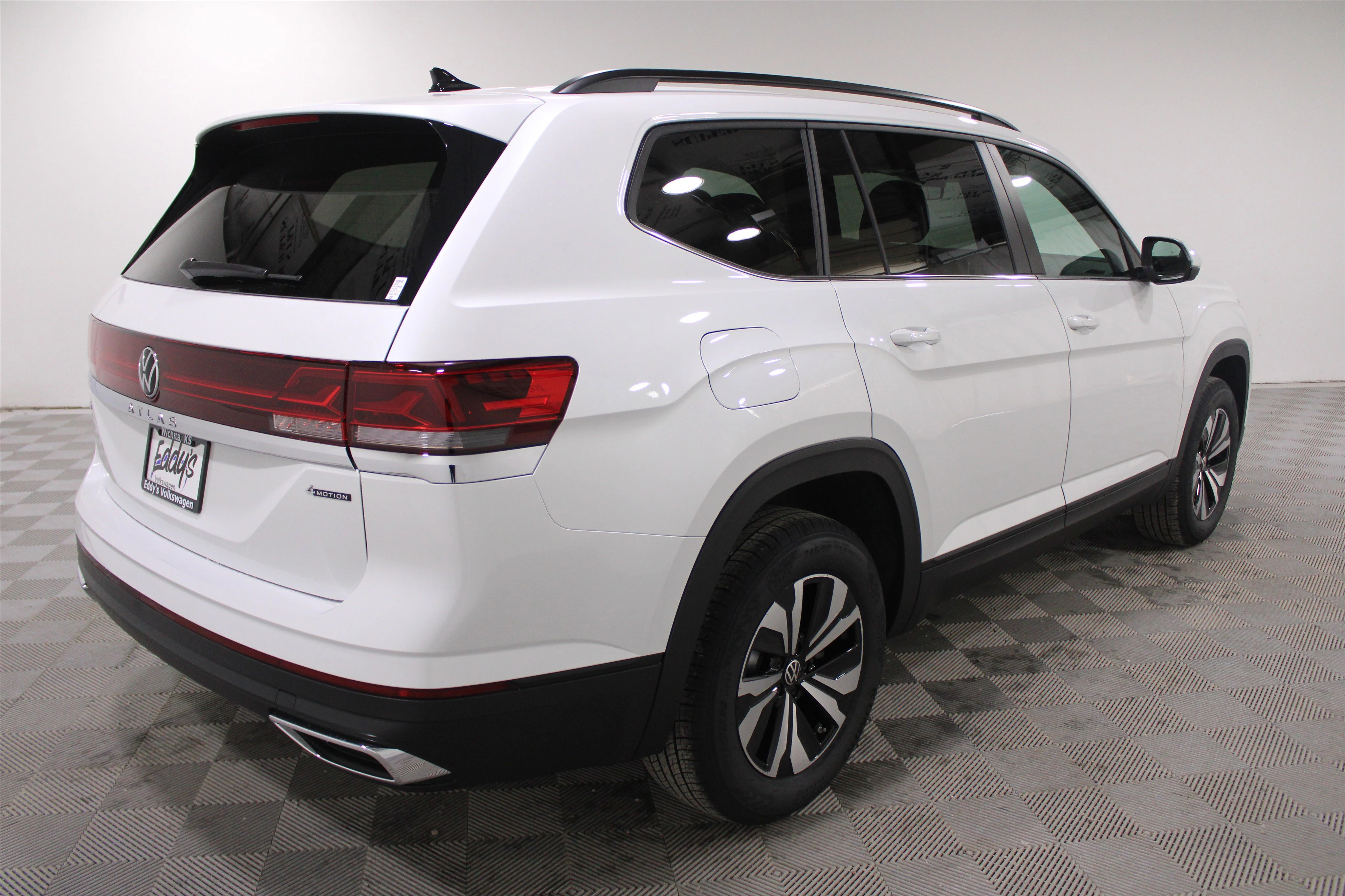 New 2026 Opal White Pearl Volkswagen 2.0T SE image 29