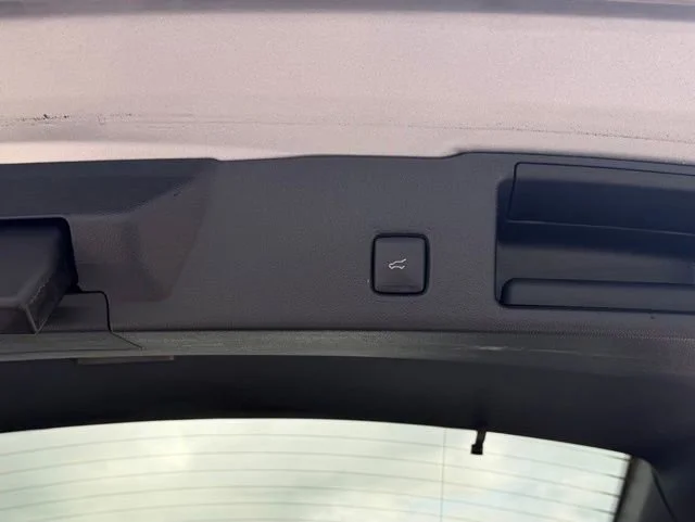 Used 2022 Silver Ford SE image 13