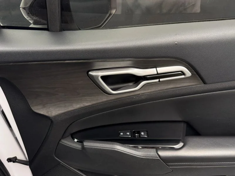 Used 2023 White Kia X-Line Sport Utility 4D image 21