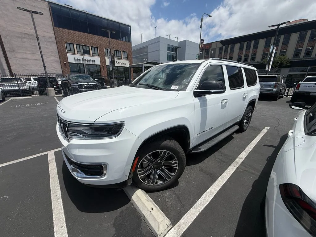 2024 Jeep Wagoneer L's photo
